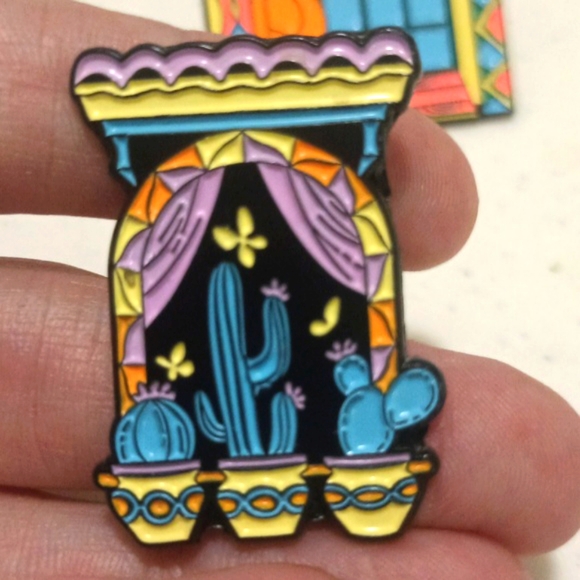 ๐ช๐๏ธ๐ฑ Two 2" Enamel pins brooches day night window cactus desert cats - Picture 4 of 5